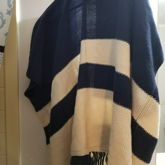 NWOT CHARLOTTE RUSSE Poncho sweater BLUE CREAM - Picture 3 of 3